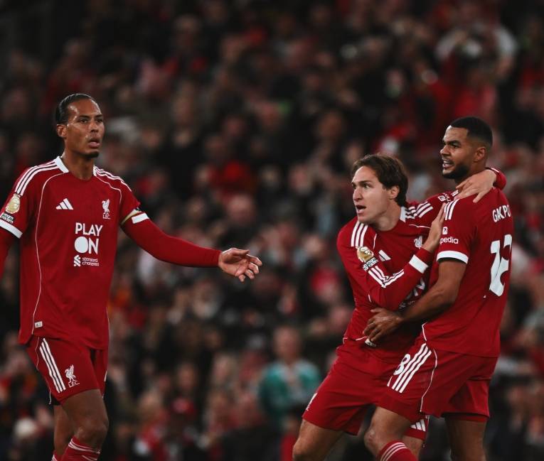 老本吃光了?利物浦4连败,斯洛特开翻11亿欧航母,遭遇下课危机